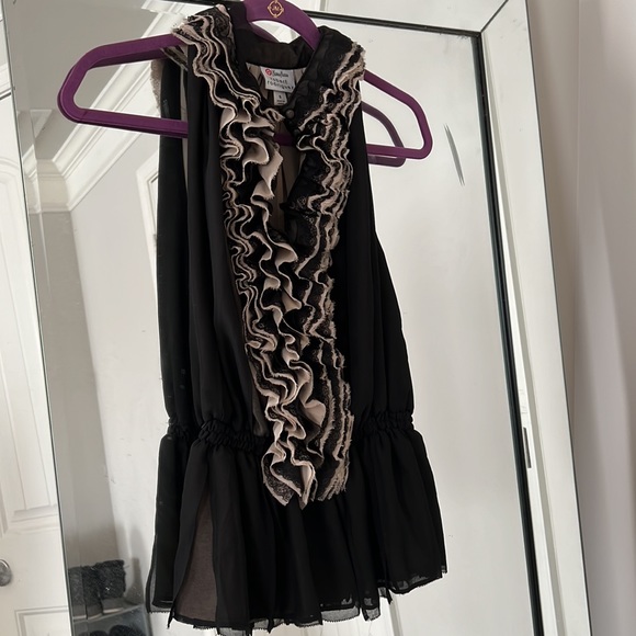 Neiman Marcus Robert Rodriguez size small pre own blouse black/beige ruffles - Picture 6 of 6